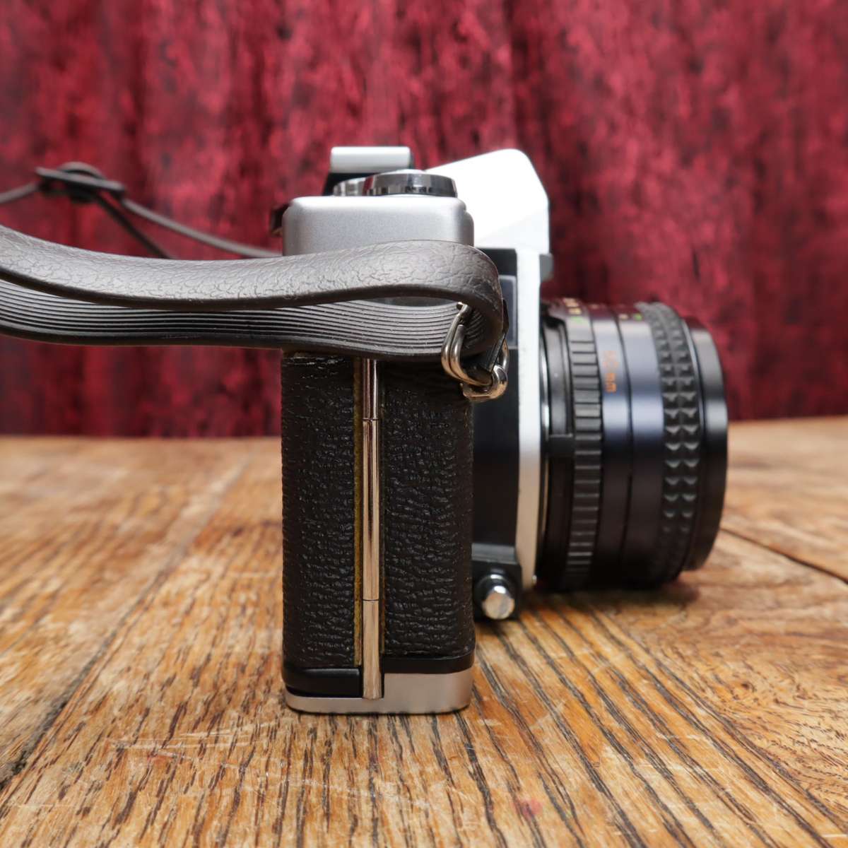 Minolta SRT100 35mm Film SLR Camera with National PE-2410 Flash - MD Rokkor f2/50mm