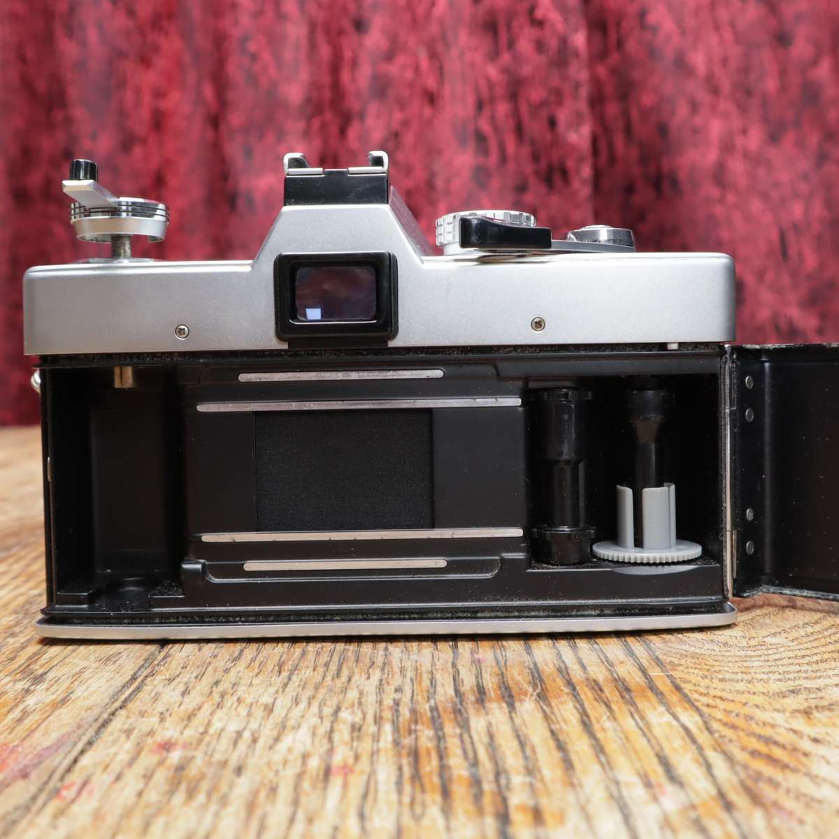 Minolta SRT100 35mm Film SLR Camera with National PE-2410 Flash - MD Rokkor f2/50mm