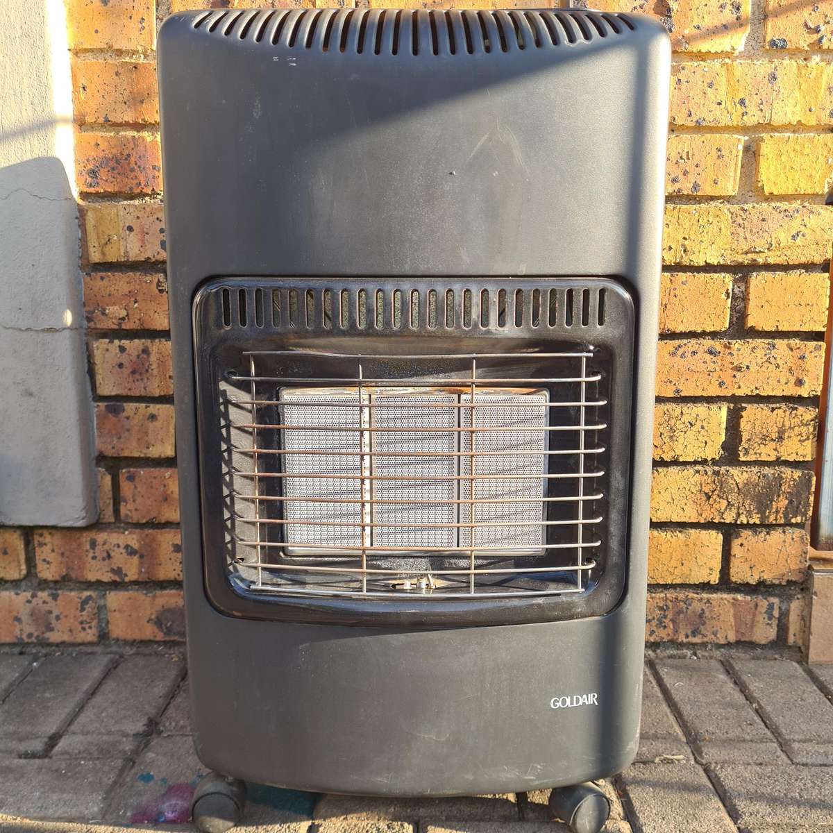Goldair GGH-42BA Three Panel Mobile Gas Heater