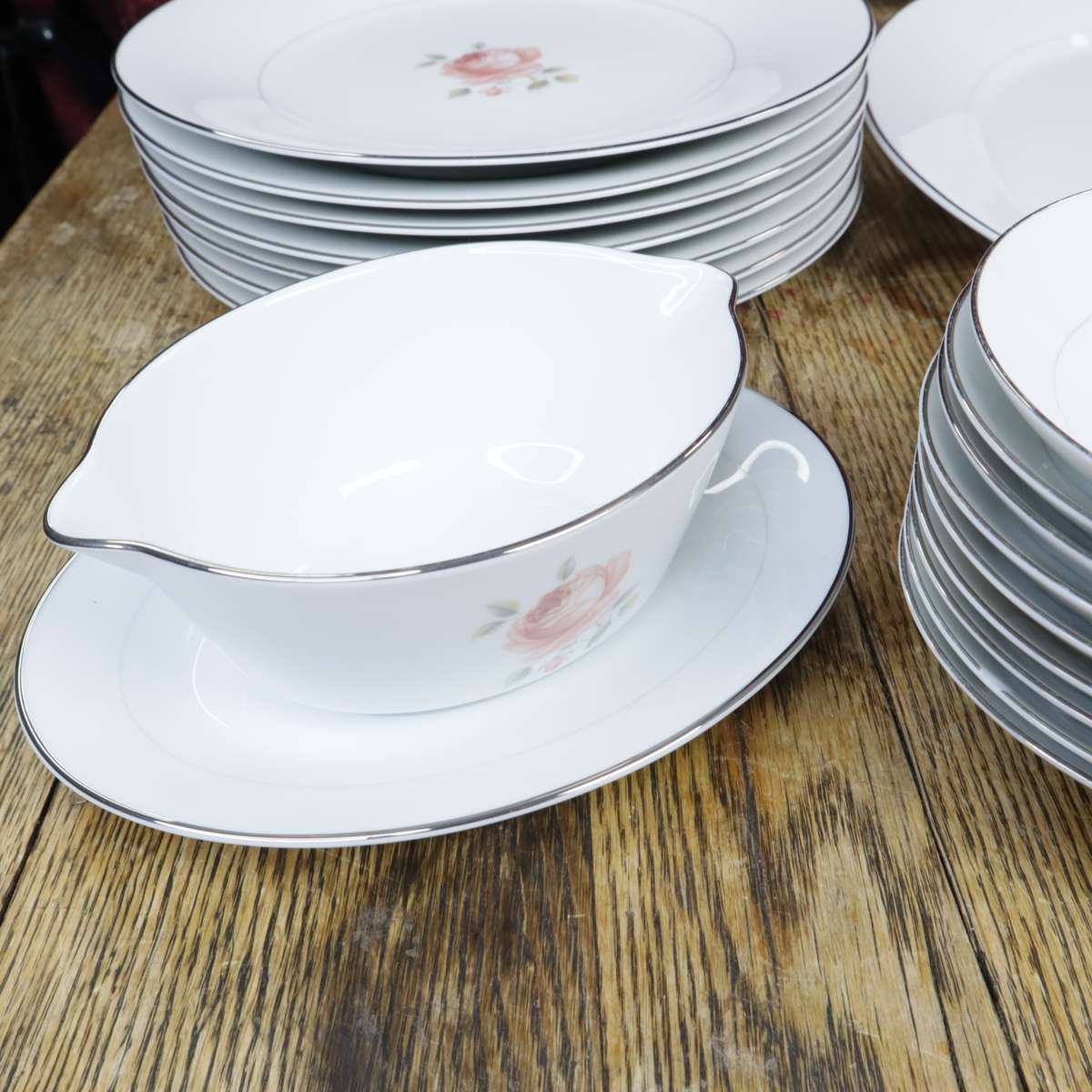 Noritake 6410 Delano Dinner Set - 26 PCS