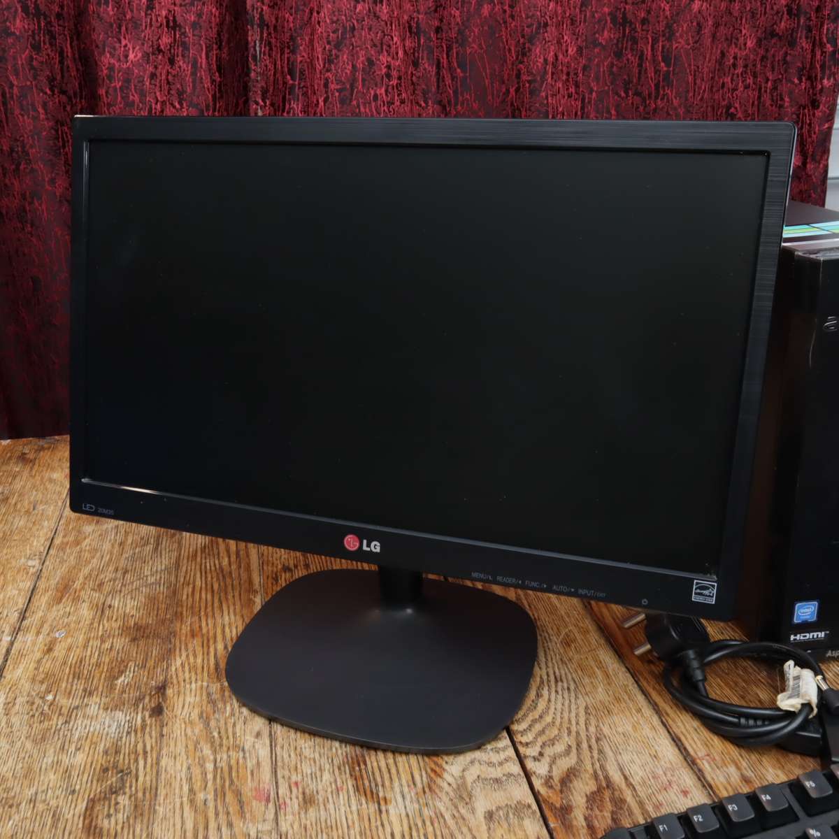 Acer Aspire XC-830 PC Set + 19.5" LG Monitor (20M35) + Lenovo Mouse + Keyboard - Pre-Owned