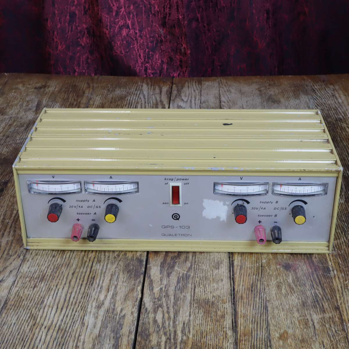 QUALETRON Old-School Bench Dual Power Supply - 30V 1A - QPS-103