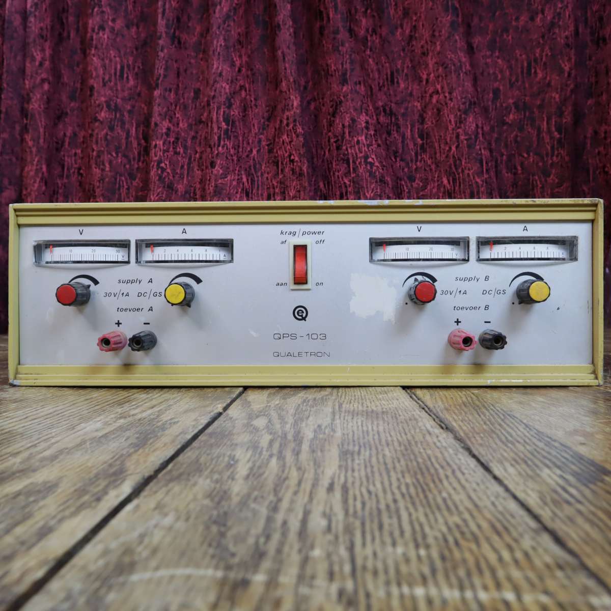 QUALETRON Old-School Bench Dual Power Supply - 30V 1A - QPS-103