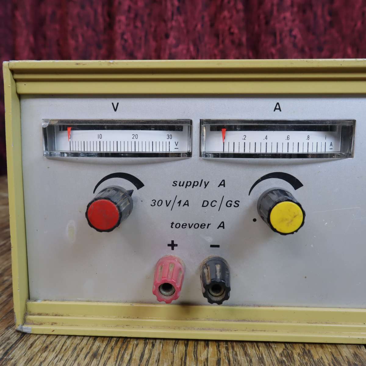 QUALETRON Old-School Bench Dual Power Supply - 30V 1A - QPS-103