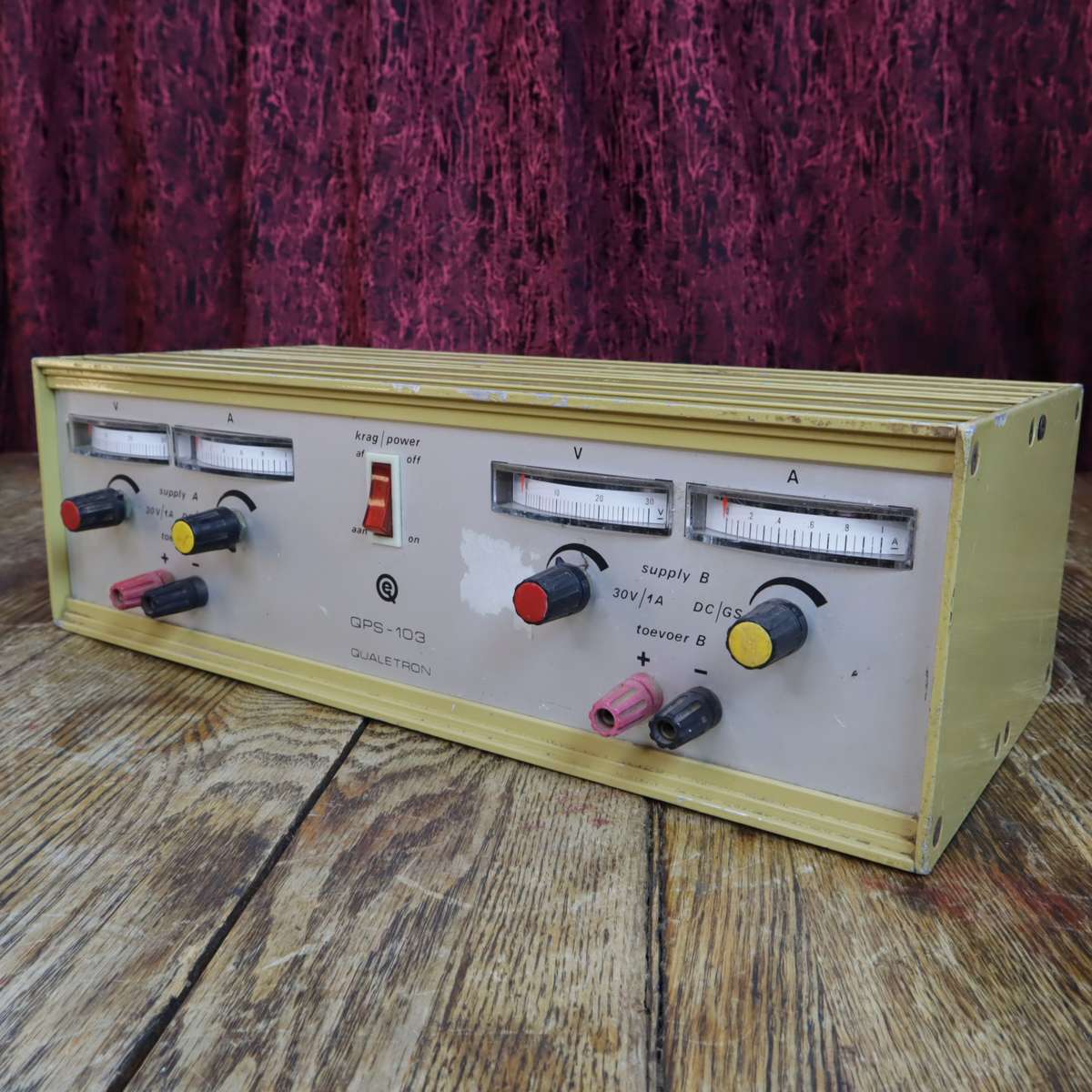 QUALETRON Old-School Bench Dual Power Supply - 30V 1A - QPS-103