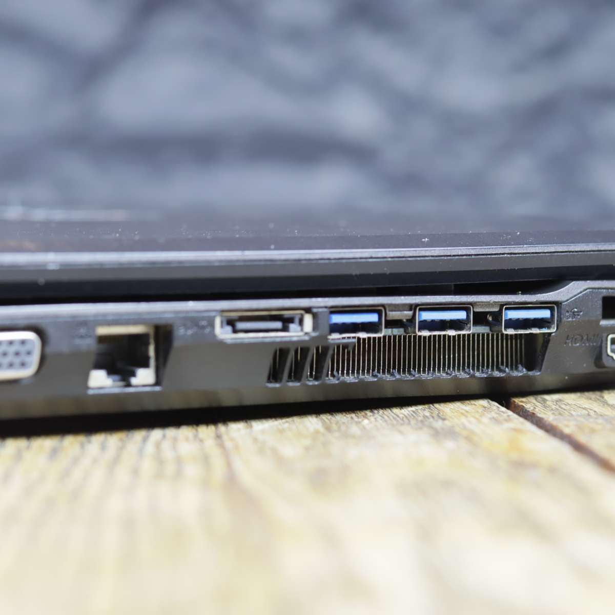 Proline Professional W25CSW 15.6" Core i7 Notebook Quad Core 8GB 2.50GHz 233GB HDD