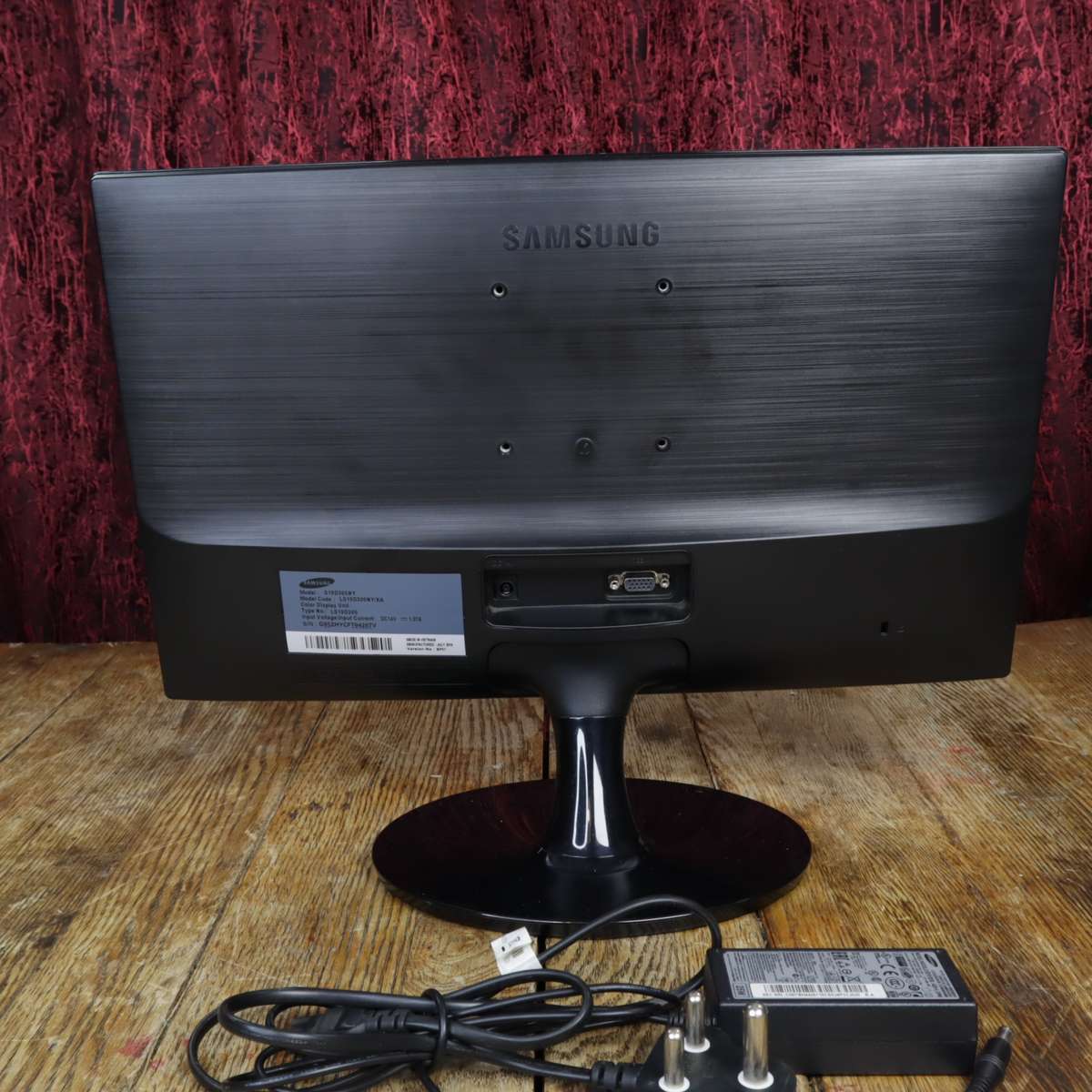 Samsung S19D300NY 18.5" 1366x768 LED Monitor - Pre-Owned