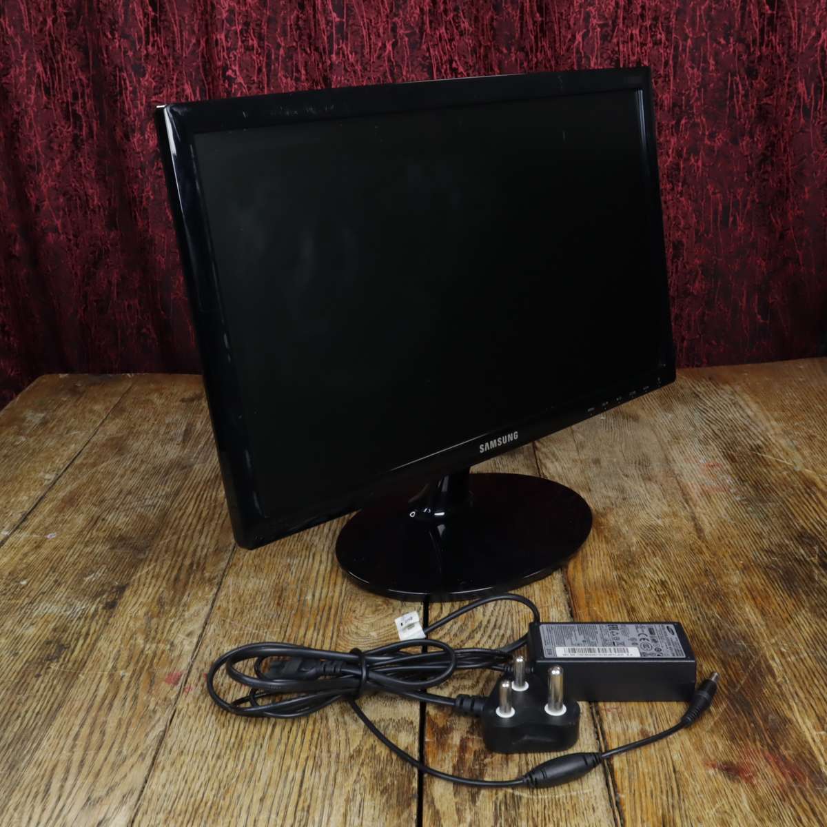 Samsung S19D300NY 18.5" 1366x768 LED Monitor - Pre-Owned