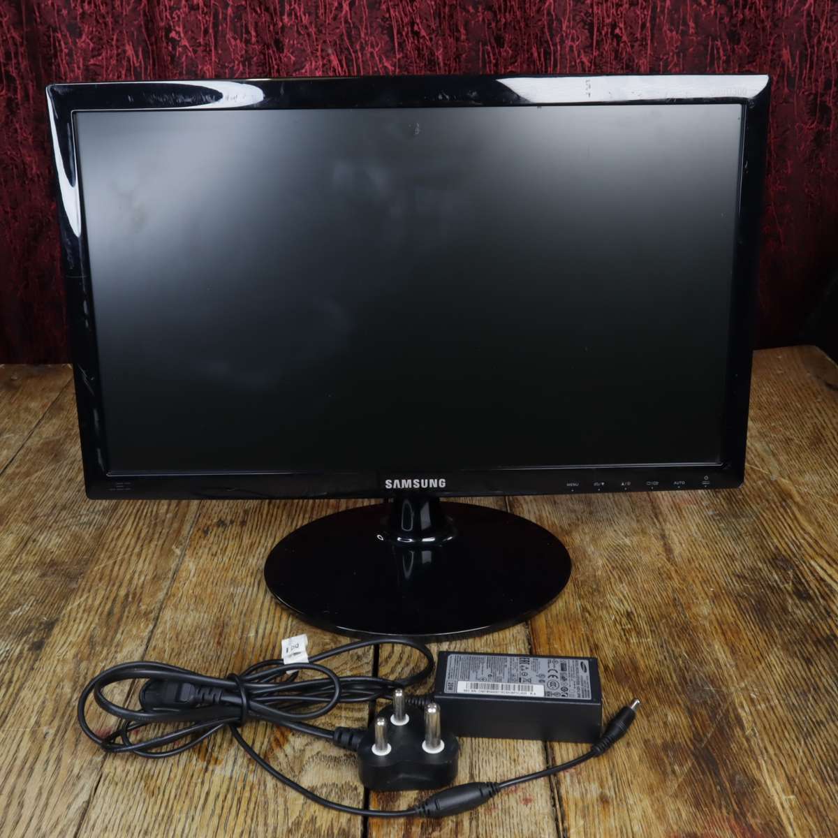 Samsung S19D300NY 18.5" 1366x768 LED Monitor - Pre-Owned