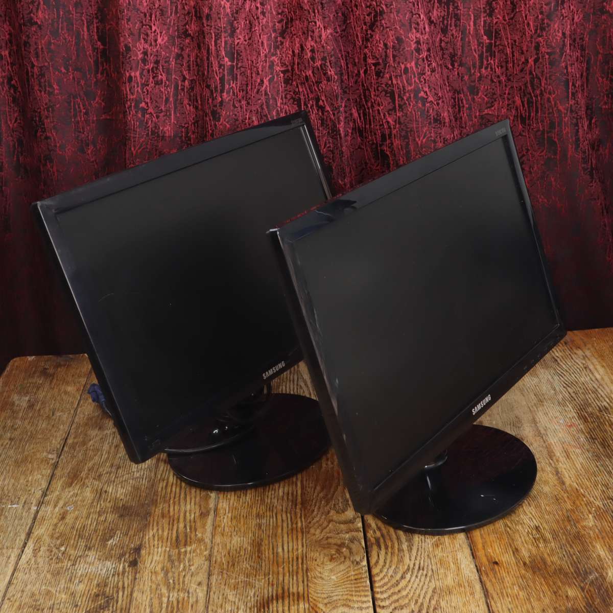 Samsung S19C150F and Samsung S19D300NY LED Monitors - 1,366 x 768