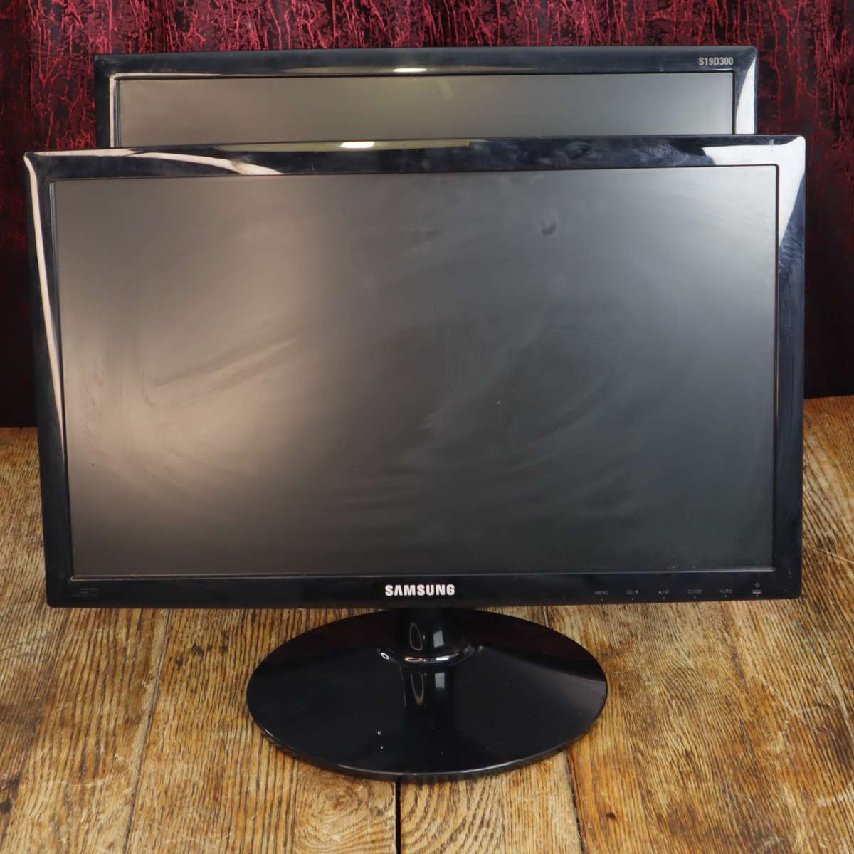 Samsung S19C150F and Samsung S19D300NY LED Monitors - 1,366 x 768