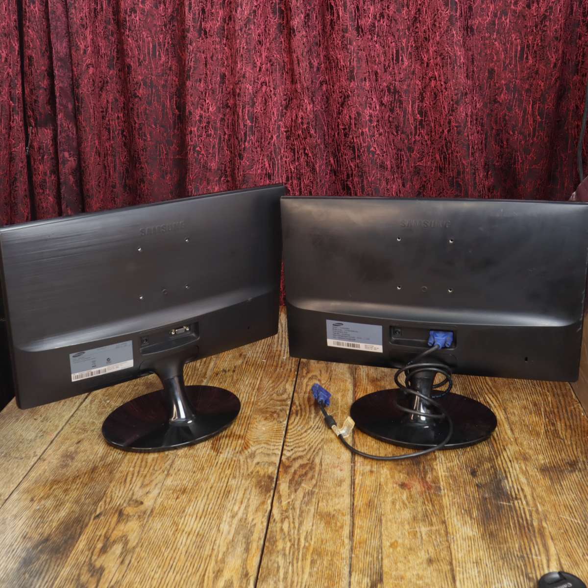 Samsung S19C150F and Samsung S19D300NY LED Monitors - 1,366 x 768