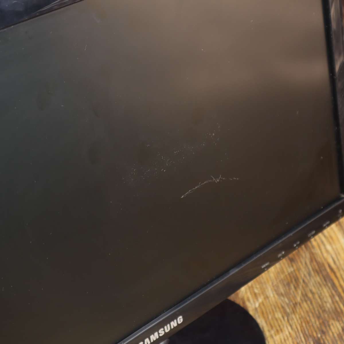 Samsung S19C150F and Samsung S19D300NY LED Monitors - 1,366 x 768