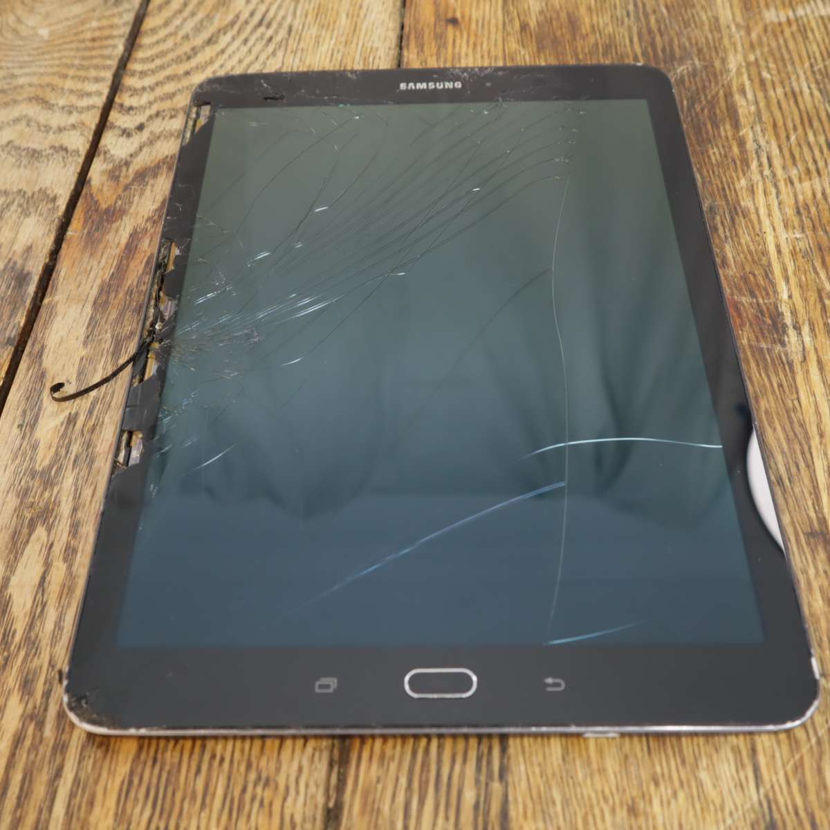 Mecer 10.1" 3D + WiFi Tablet 101P51C and Samsung Galaxy Tab S2 9.7" SM-T815