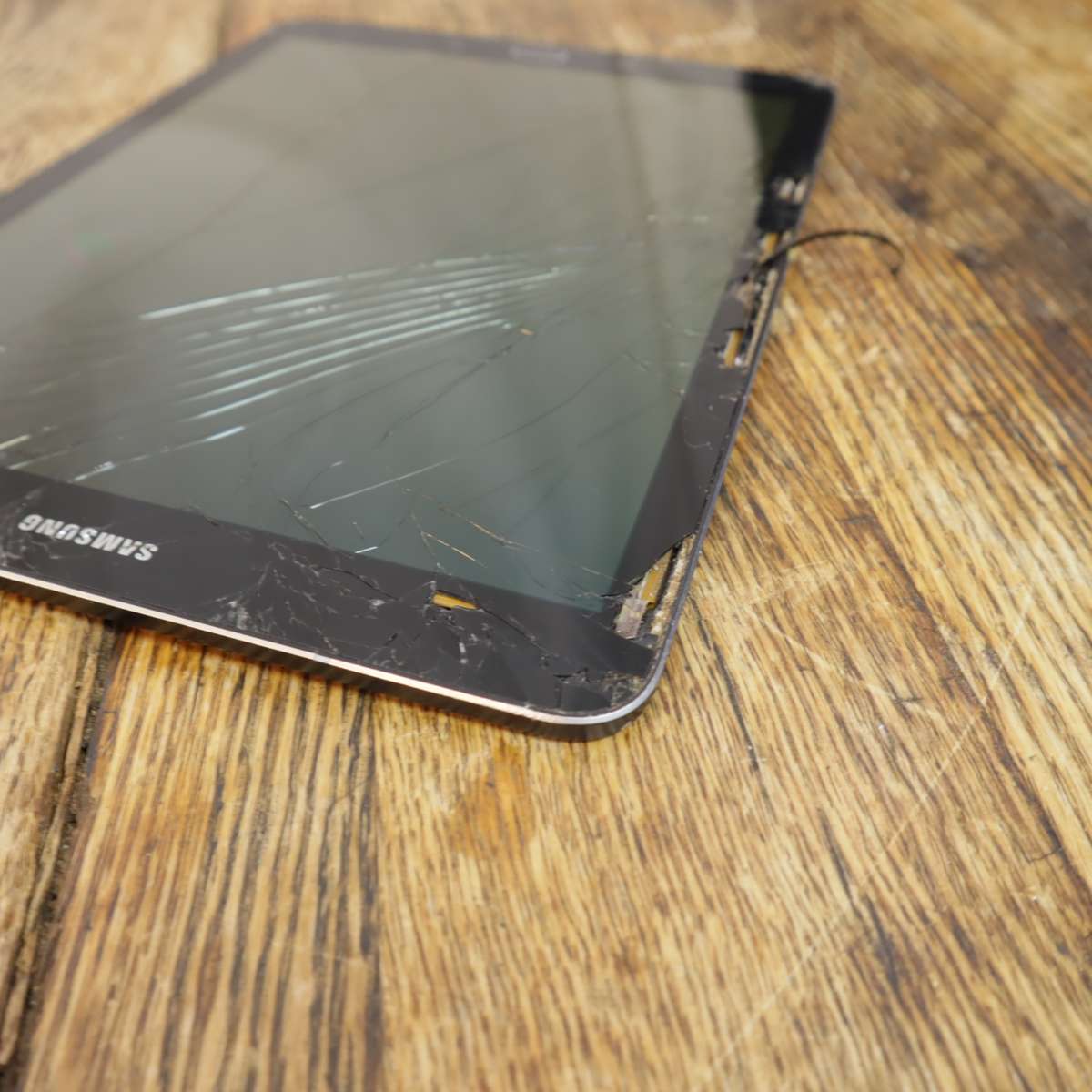 Mecer 10.1" 3D + WiFi Tablet 101P51C and Samsung Galaxy Tab S2 9.7" SM-T815