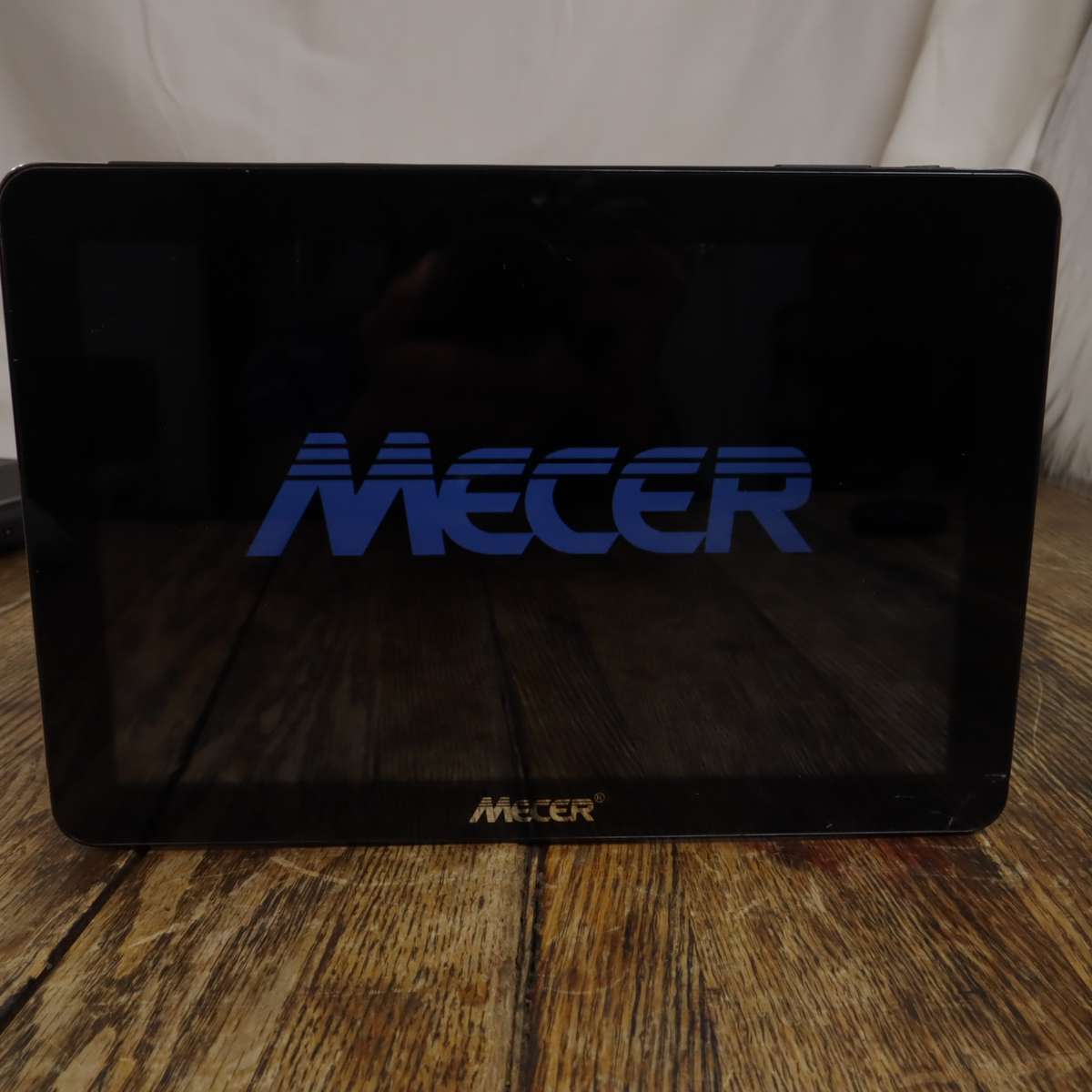 Mecer 10.1" 3D + WiFi Tablet 101P51C and Samsung Galaxy Tab S2 9.7" SM-T815