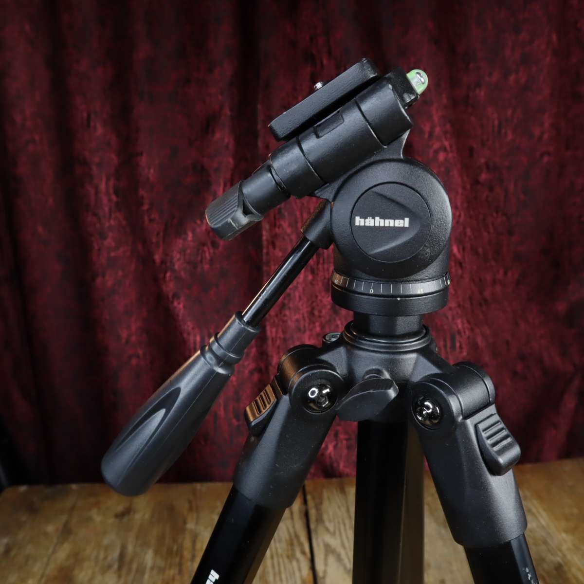 Hahnel Triad 60 Lite Professional Tripod - Pre-Owned (LIKE NEW)