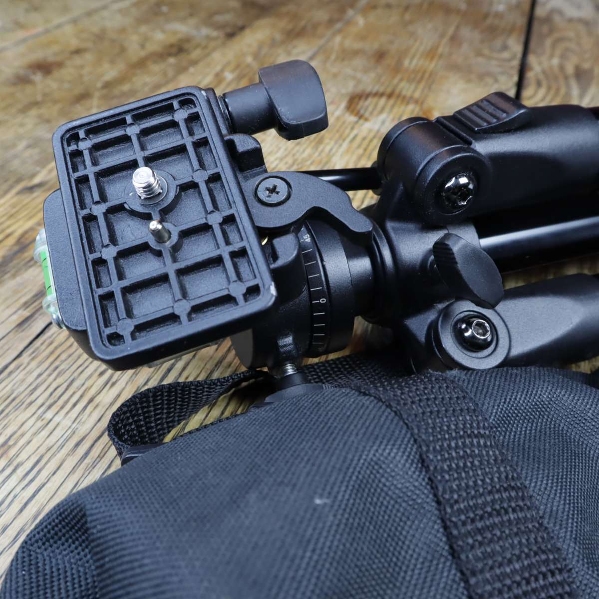 Hahnel Triad 60 Lite Professional Tripod - Pre-Owned (LIKE NEW)