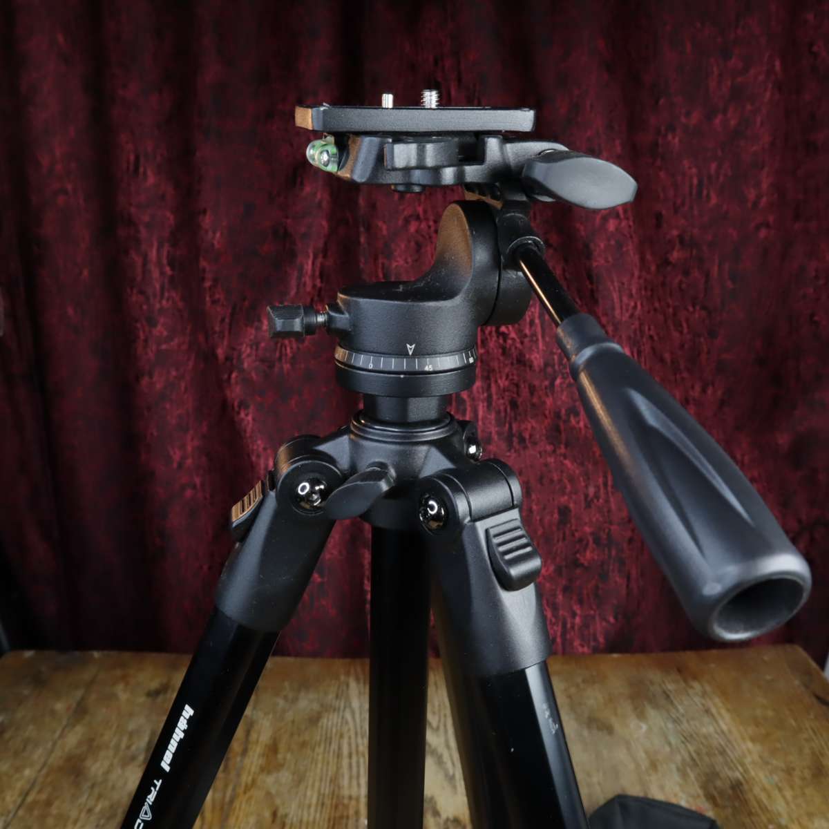 Hahnel Triad 60 Lite Professional Tripod - Pre-Owned (LIKE NEW)
