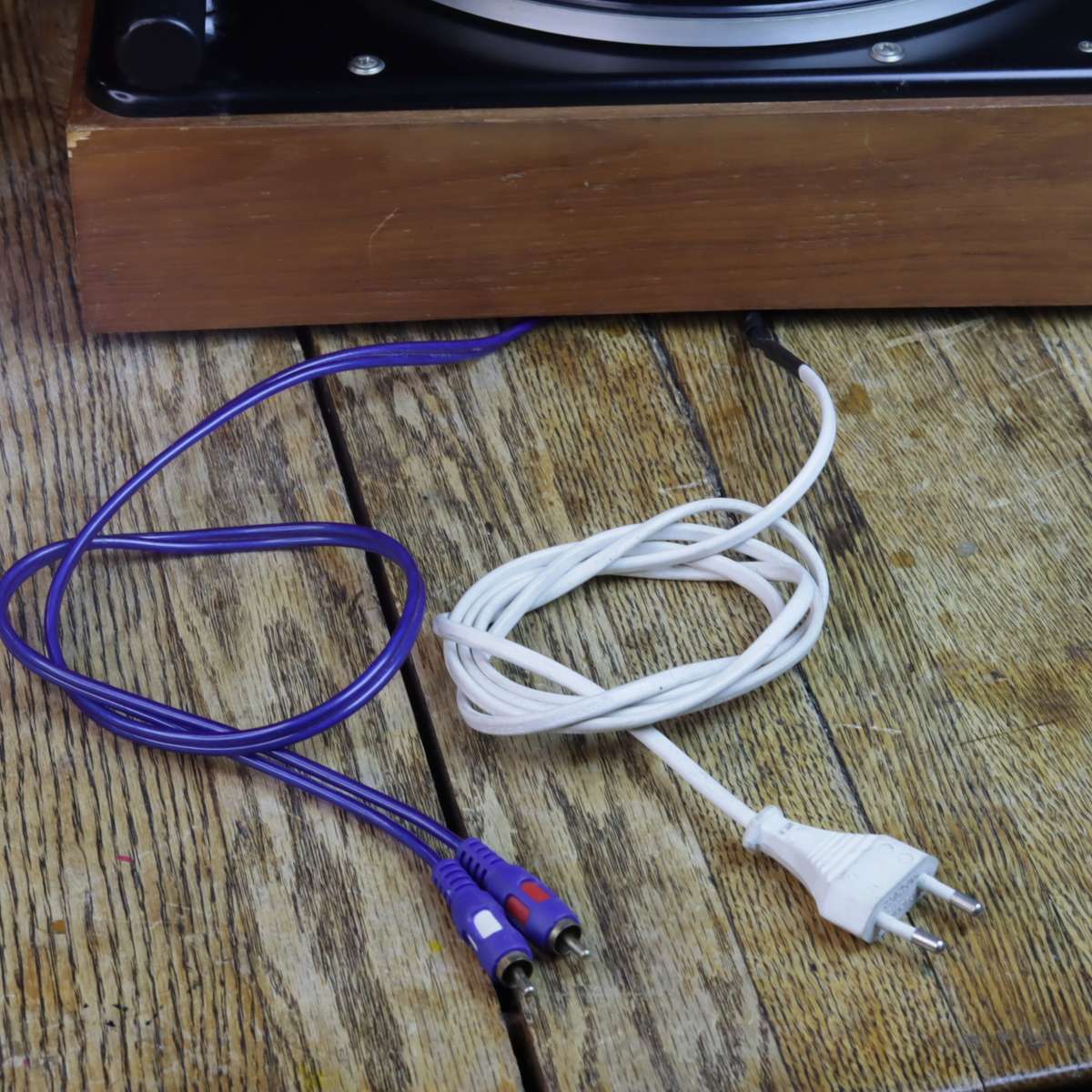 B&O (BANG & OLUFSEN) BEOGRAM 1000 TURNTABLE