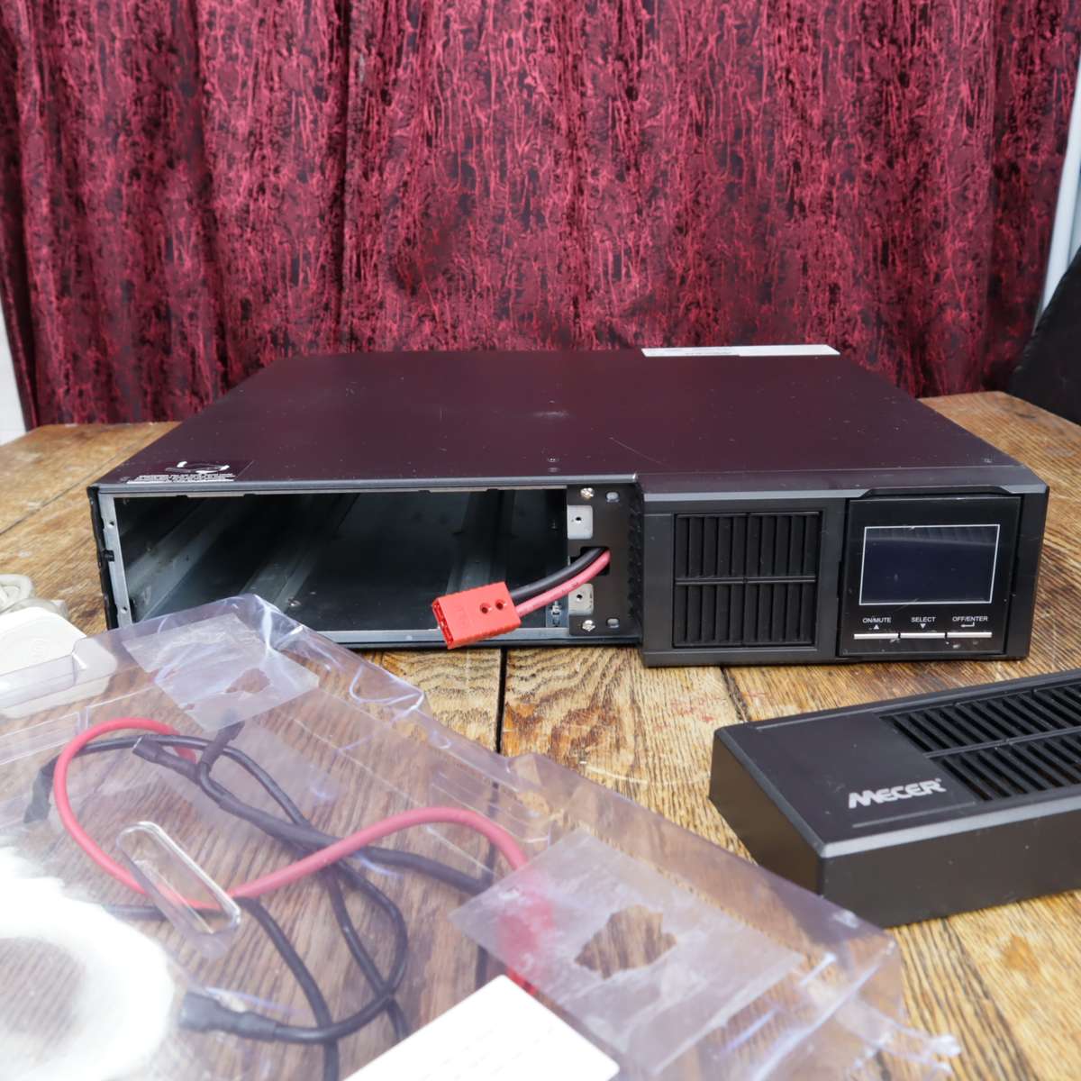 Mecer ME-2000-WPRU Online Rack Mount UPS 2000VA/1600W - Pre-Owned