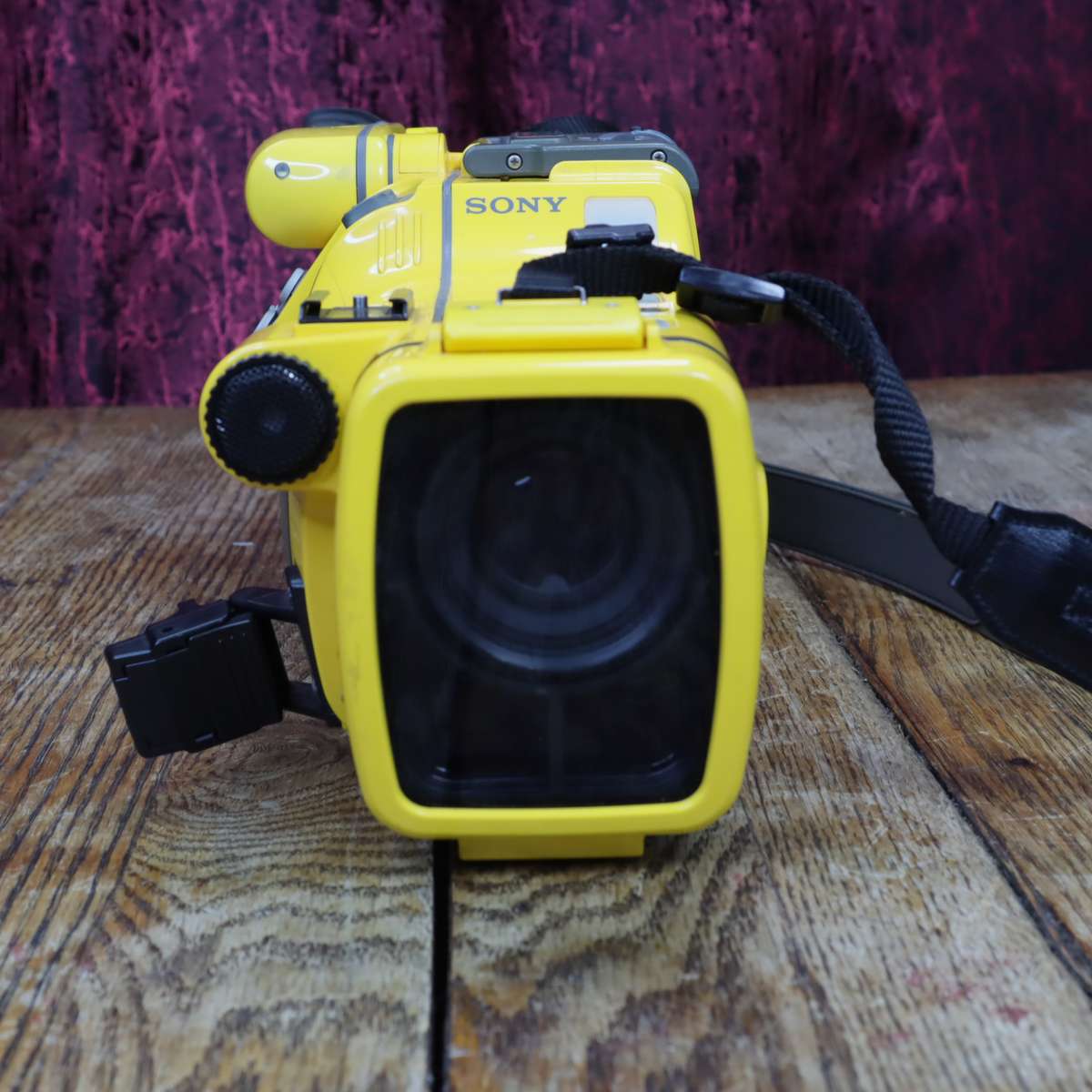 Sony CCD-SP5E Video 8 Handycam Waterproof Camcorder