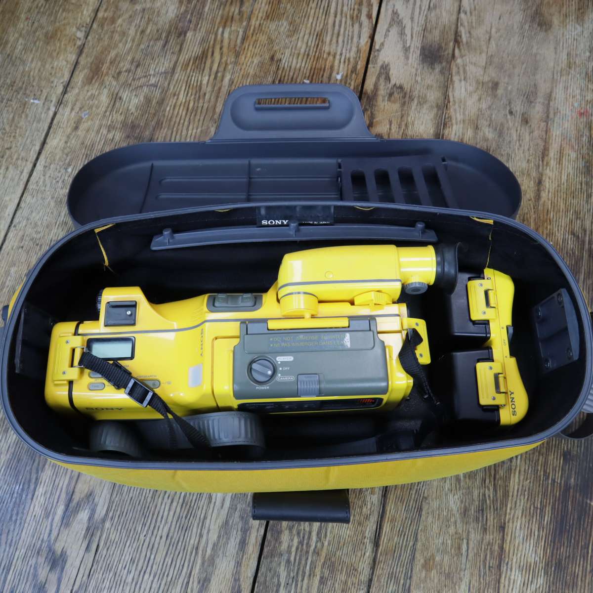 Sony CCD-SP5E Video 8 Handycam Waterproof Camcorder