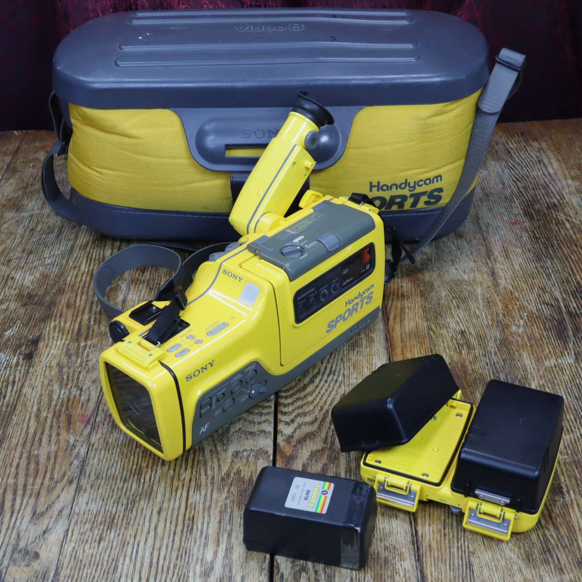 Sony CCD-SP5E Video 8 Handycam Waterproof Camcorder