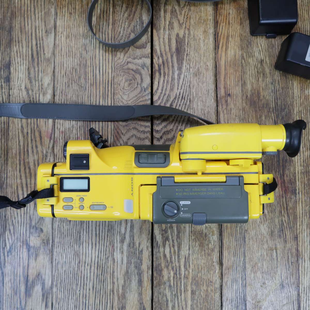 Sony CCD-SP5E Video 8 Handycam Waterproof Camcorder