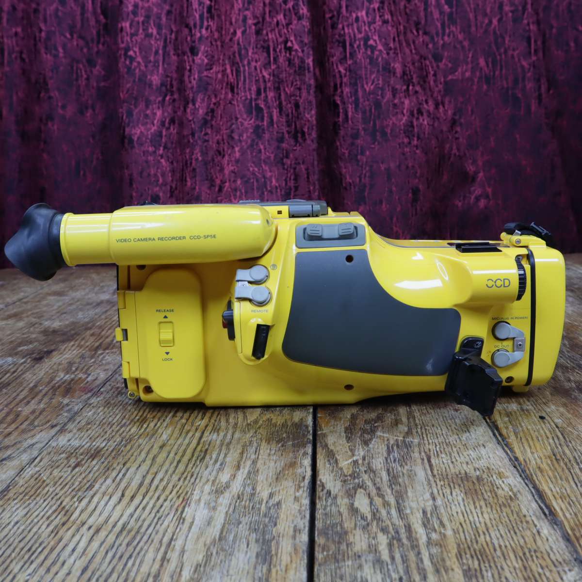 Sony CCD-SP5E Video 8 Handycam Waterproof Camcorder