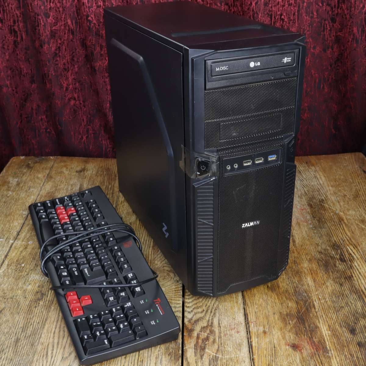 Core i3 Desktop PC + Gaming Keyboard + WiFi | 8GB RAM | 3.5GHz | Radeon R7 |  500GB - Pre-Owned
