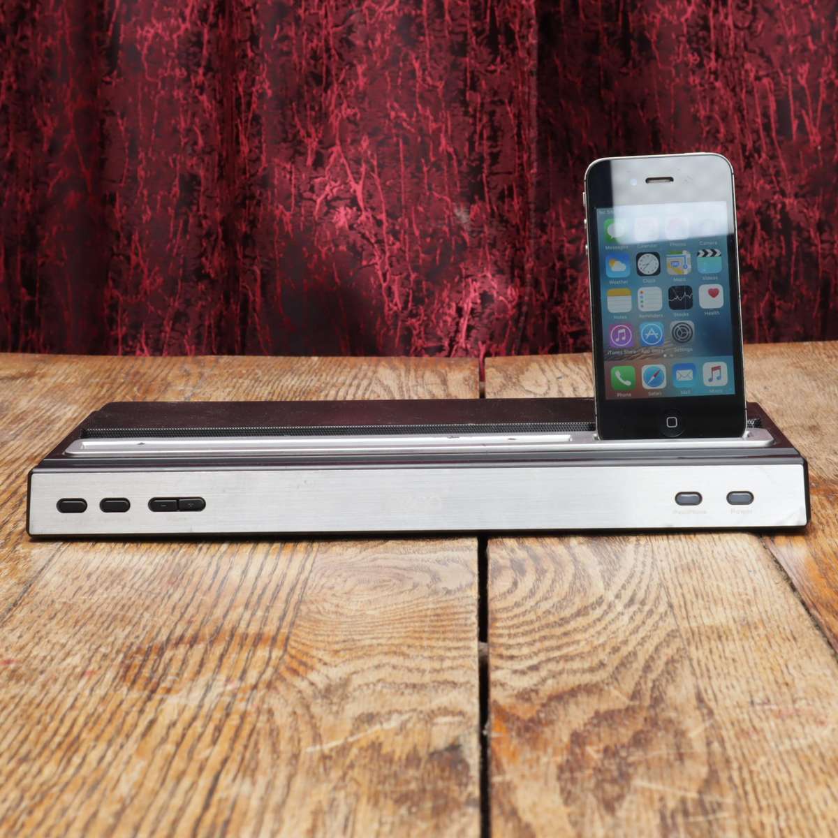 iPhone 4s 32GB A1387 and iPega Docking Station Speaker