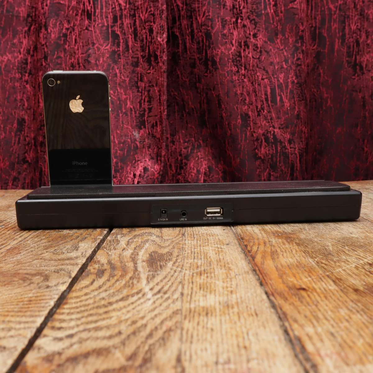 iPhone 4s 32GB A1387 and iPega Docking Station Speaker