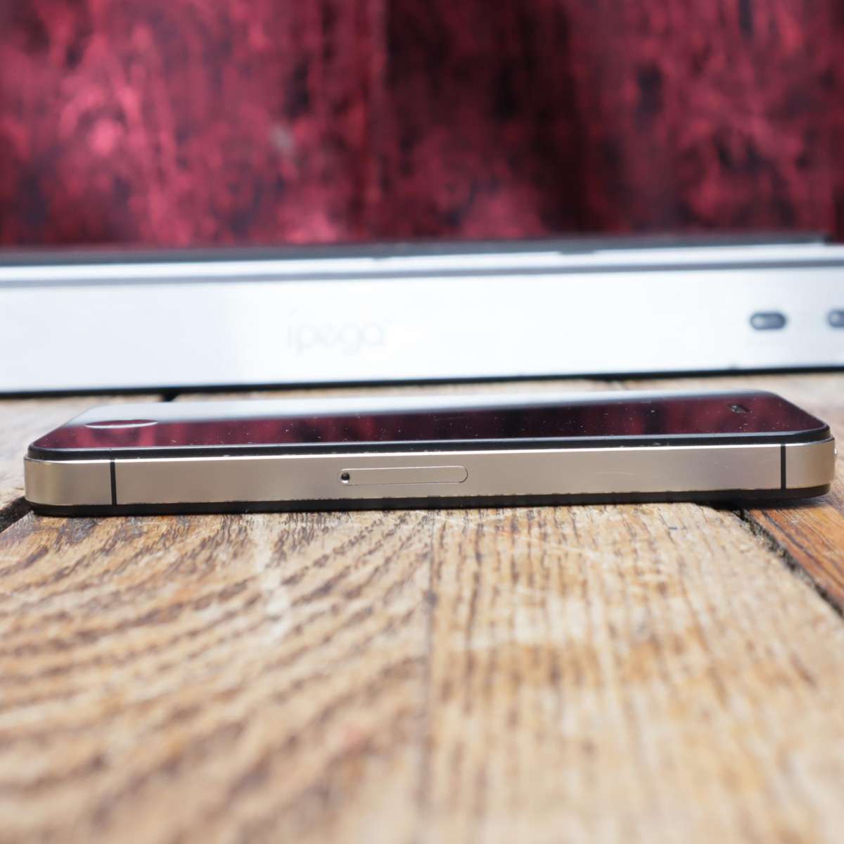 iPhone 4s 32GB A1387 and iPega Docking Station Speaker