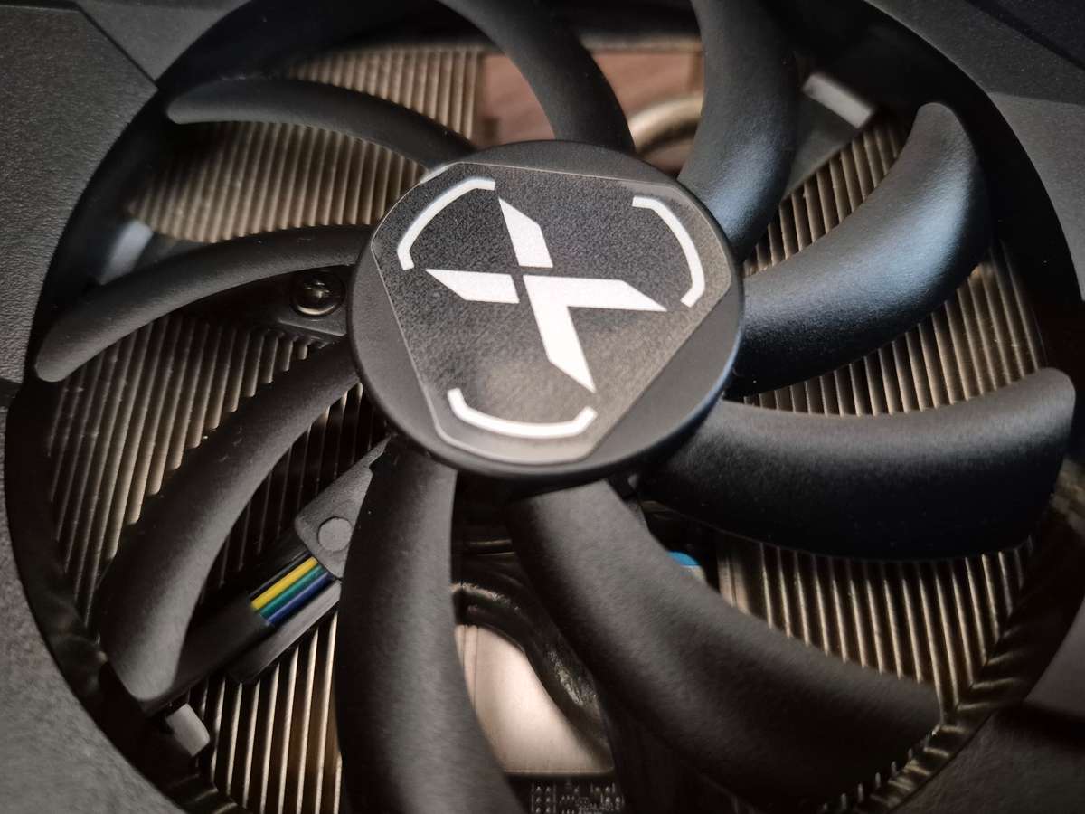 XFX RX 6700XT 12gb ( LIKE NEW )