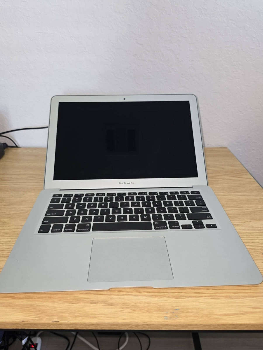 Pre-owned MacBook Air 13-inch, Model A1466 2015