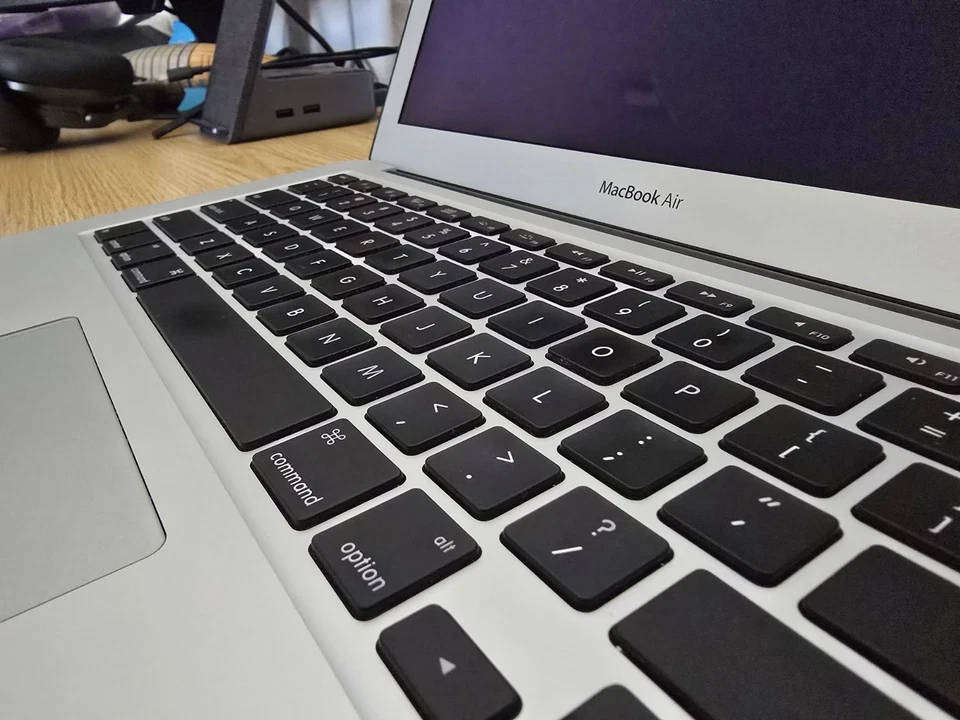 Pre-owned MacBook Air 13-inch, Model A1466 2015