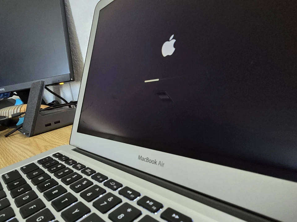 Pre-owned MacBook Air 13-inch, Model A1466 2015