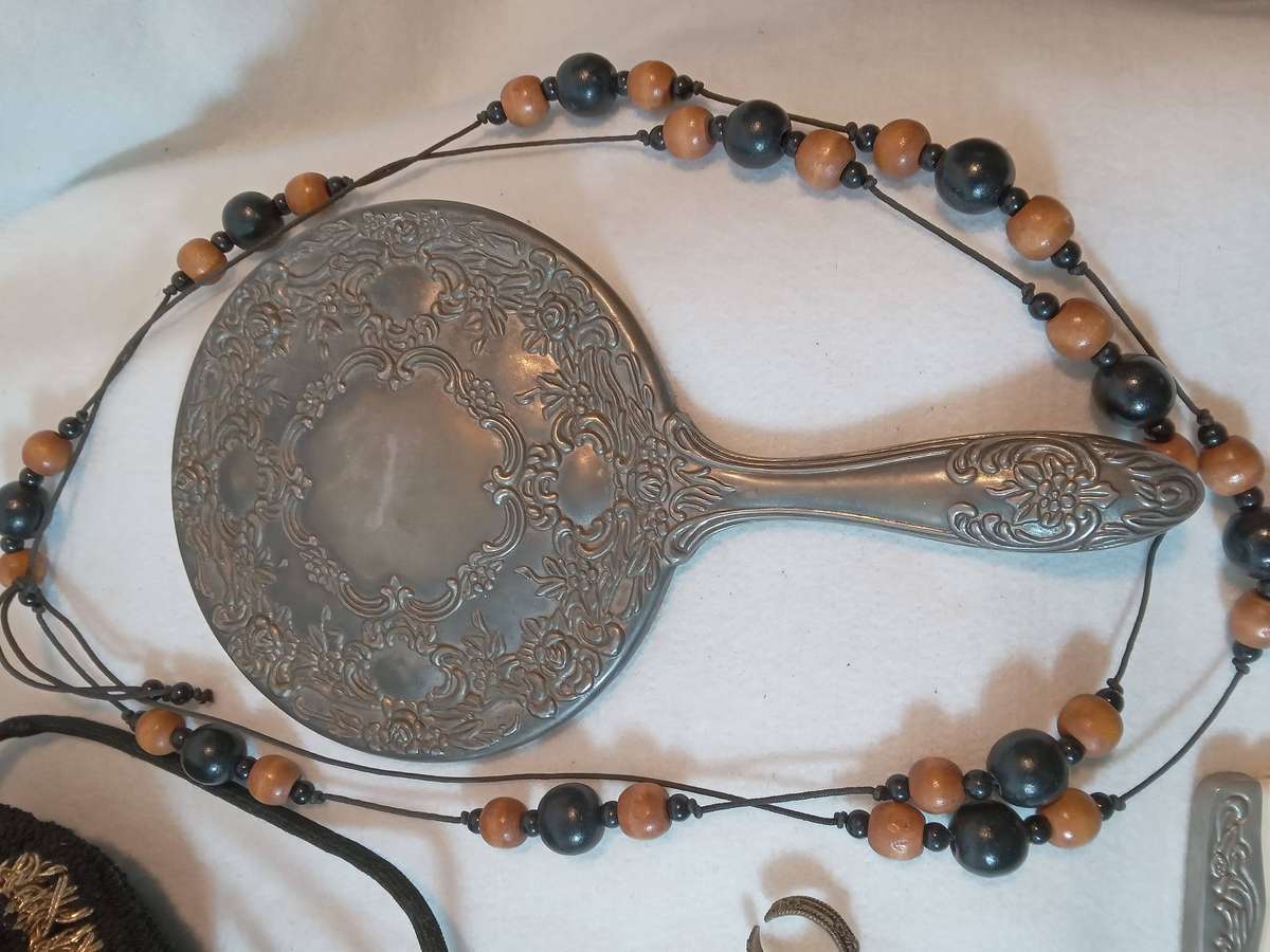 Gorgeous Ladies Vintage and Retro Collectables Lot