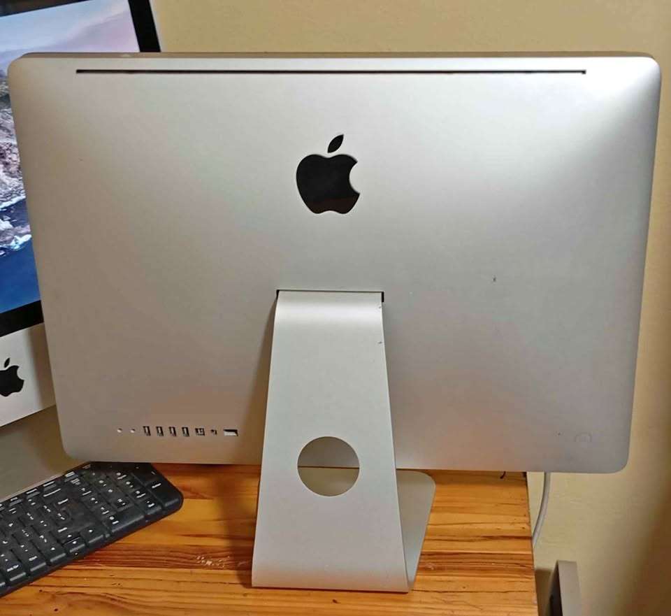 iMac 21.5 inch | i3 - 540 | 8GB RAM