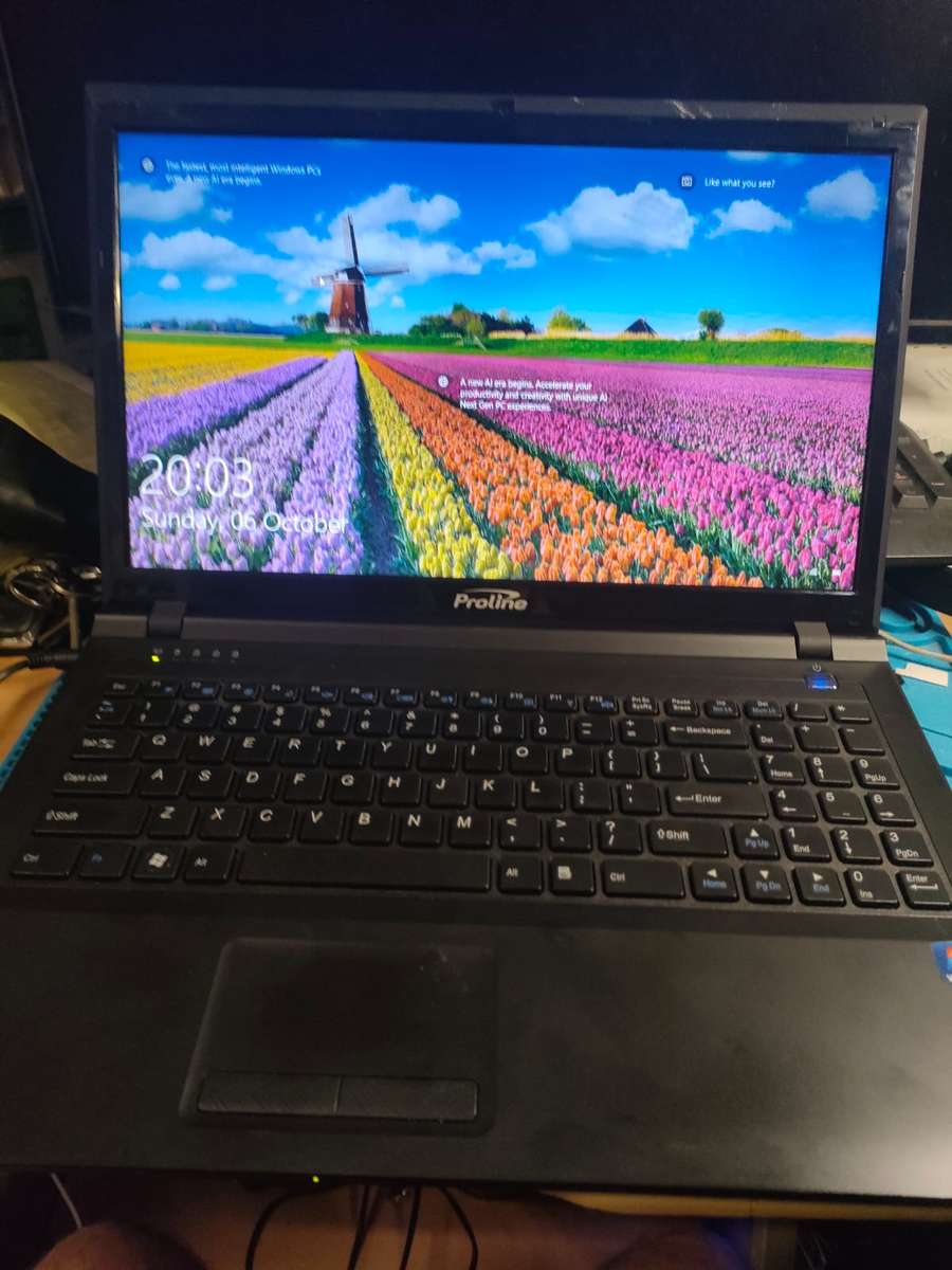 Proline W258EU Black 15.6 inch, Quad Core i7 (8 CPUs), 8GB Ram(16GB Upgradable), 750GB