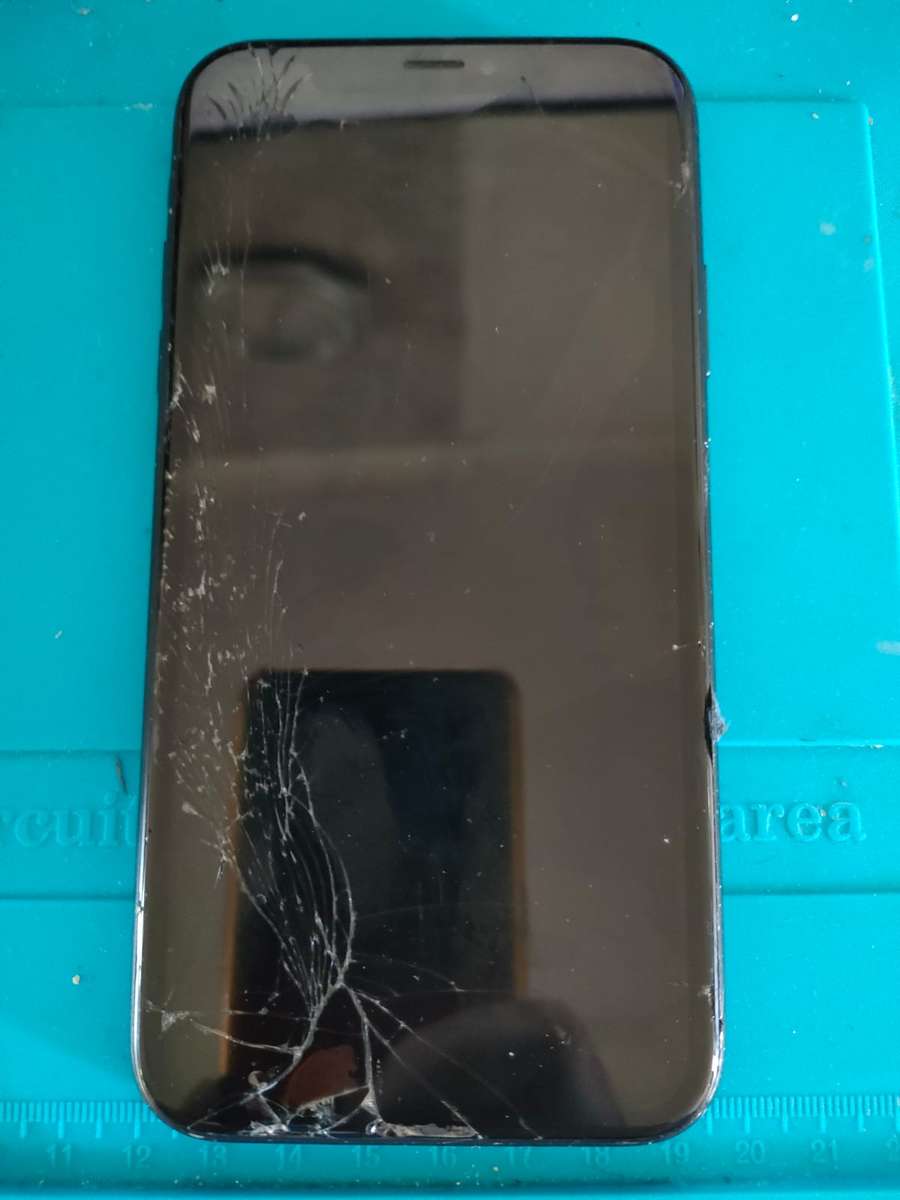 iPhone XR - Screen Damaged - iCloud Status Unknown