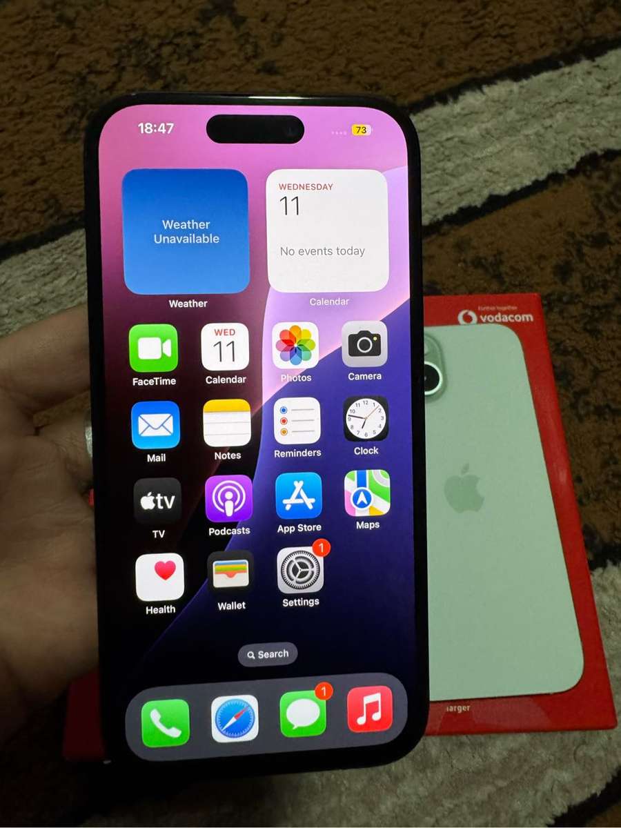 Iphone 15 256gb green n black color