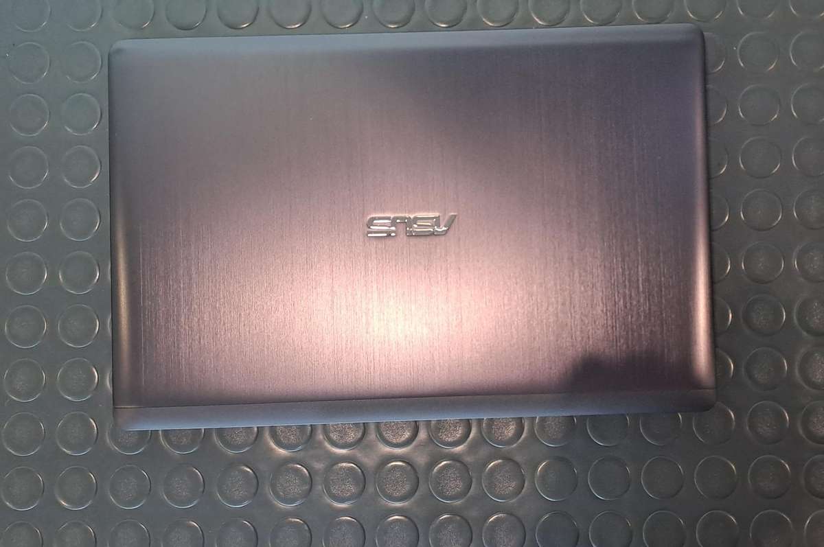 Asus 11.6" TOUCHSCREEN Celeron Laptop
