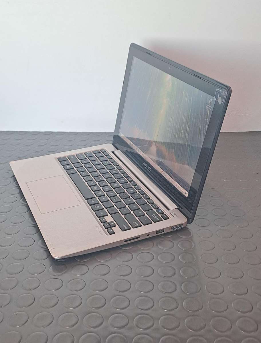 Asus 11.6" TOUCHSCREEN Celeron Laptop