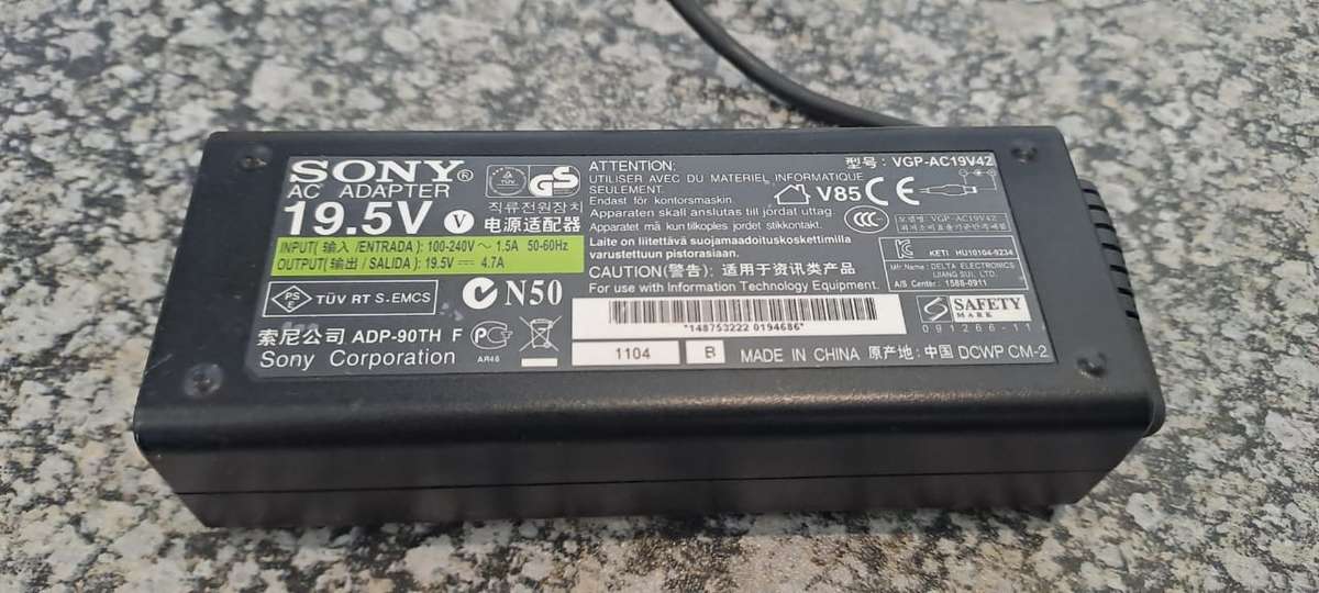 Sony 90W laptop Charger