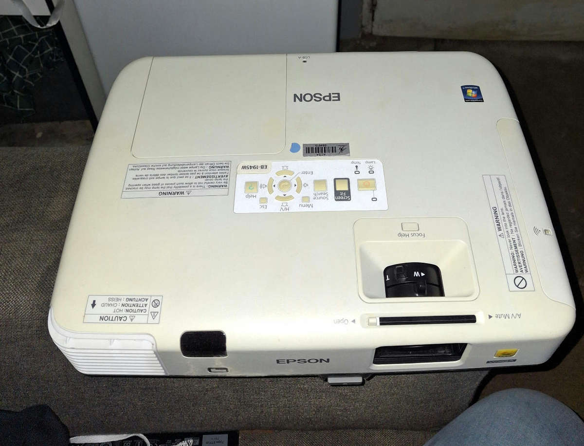 Epson Professional High Res Projector Model1945W WXGA 3LCD  - HDMI, VGA, USB, Wireless - Used