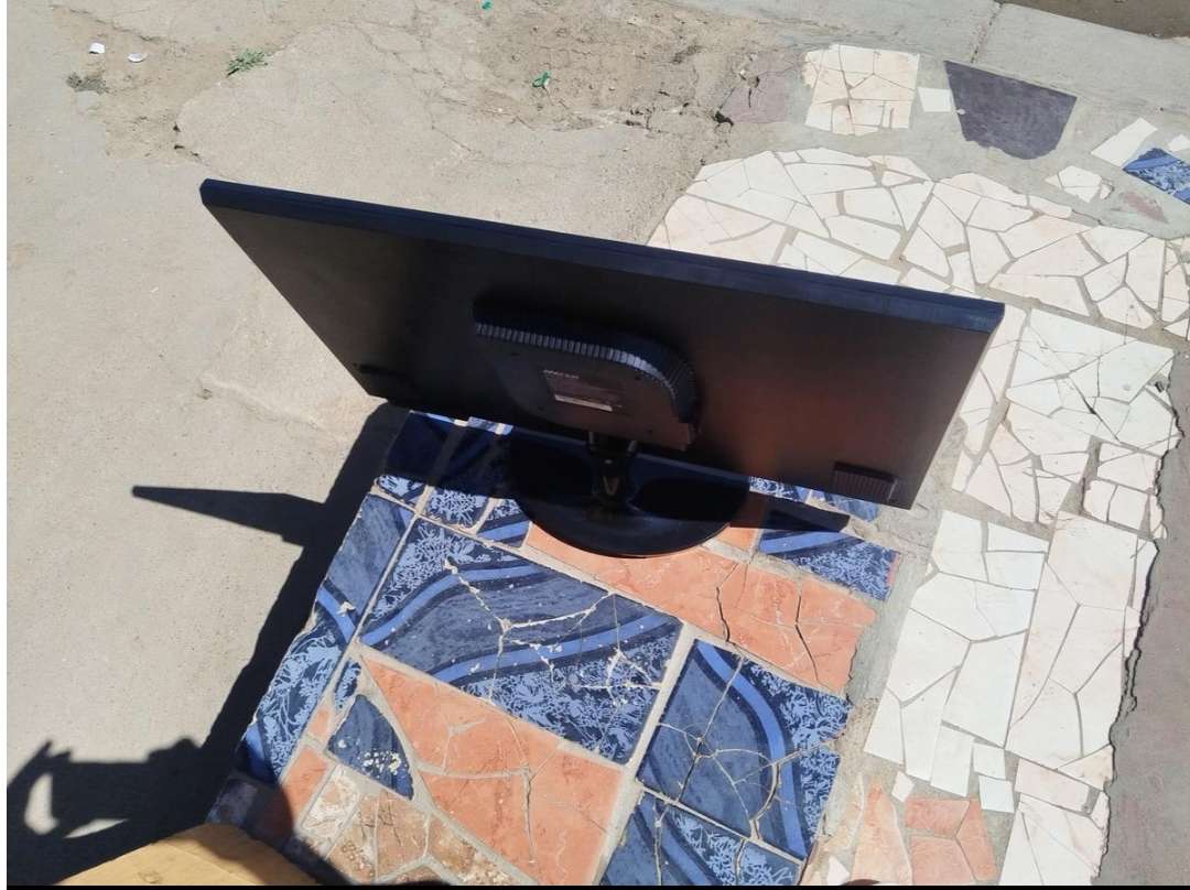 Mercer A2356 is a 23-inch LED monitor SECONDHAND- FREE VGA AND POWERCABLE