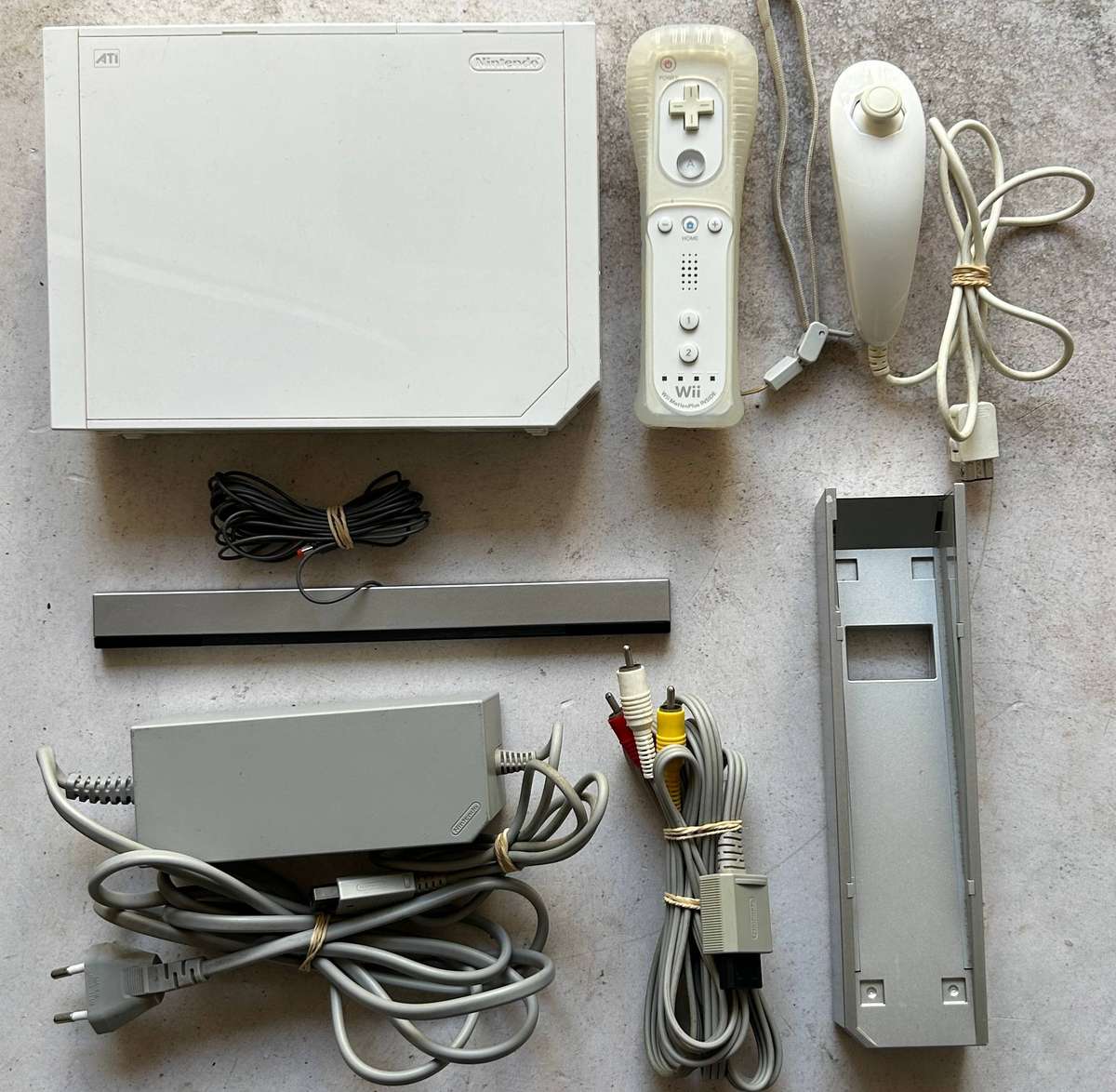 Nintendo Wii Console + Wii Sports & Sports Resort  Complete in Box Bundle