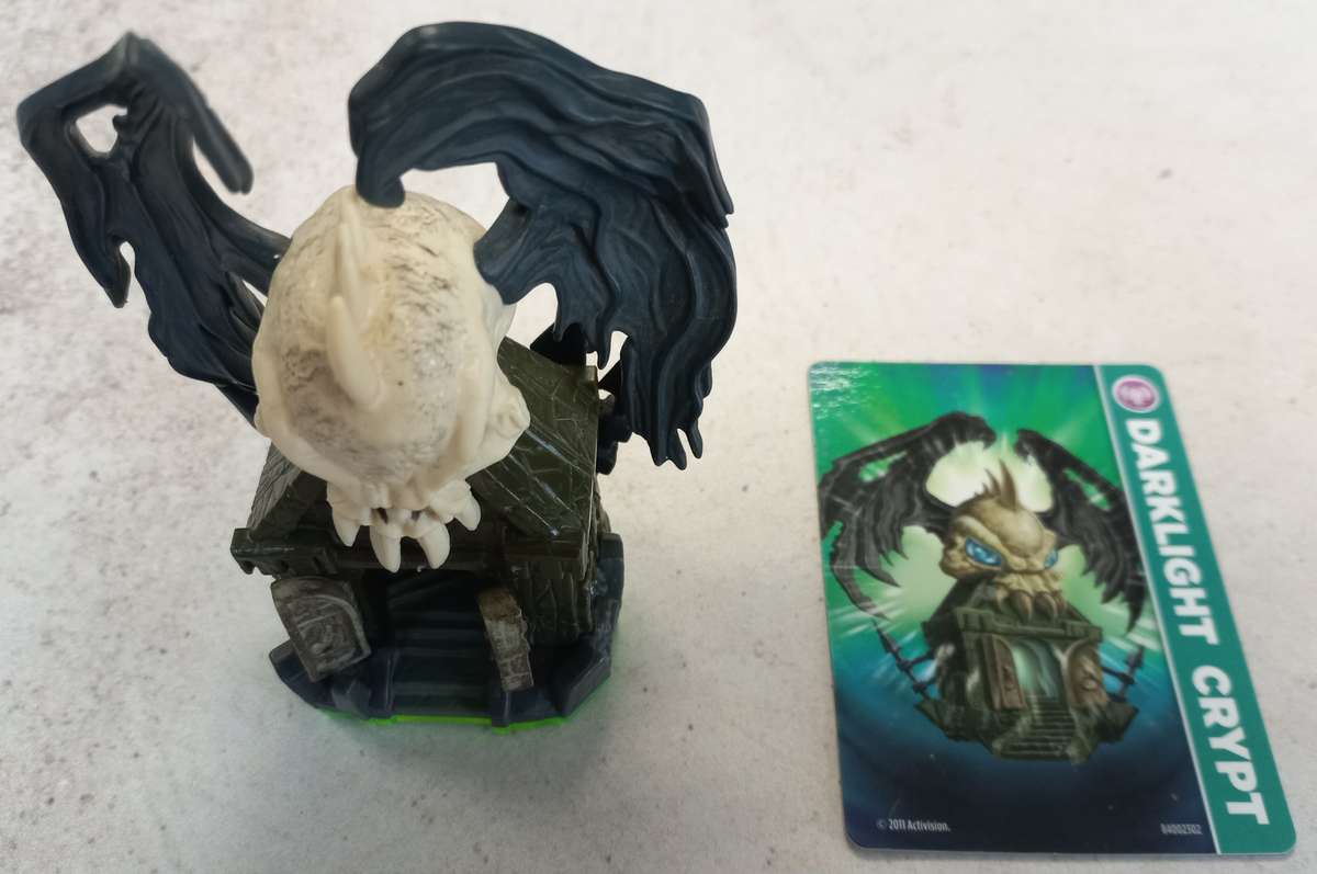 Darklight Crypt Figurine - Skylanders Spyros Adventure